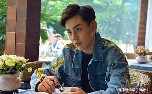 邱赫南 的家庭背景,出身名门，家族荣耀与个人奋斗的交织