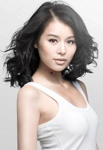 胡杏儿家庭背景,出身名门，演绎璀璨星途