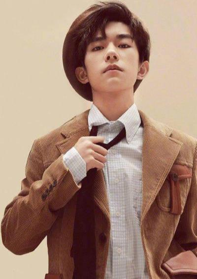 易烊千玺姓背景