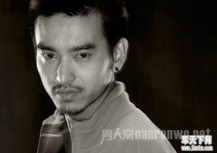 袁文康个人资料,才华横溢的演员，多面发展的艺术人生