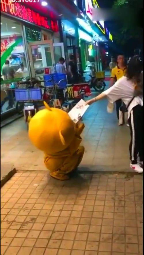 传单熊搞笑跳舞视频